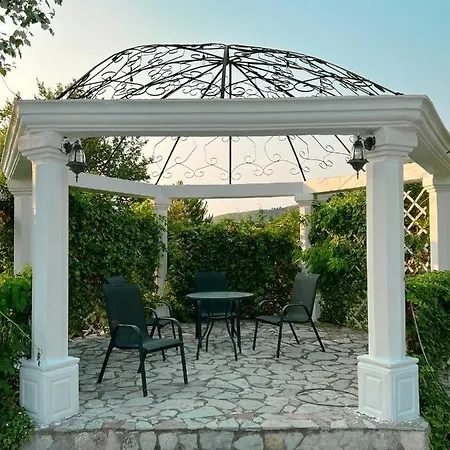 مكان تخييم Blackstone.shkodra *